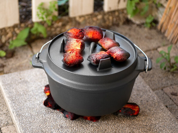 Mis en situation avec des morceaux de charbon