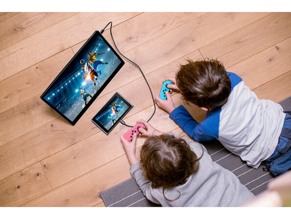 Jouer aux jeux vidéos sur l'écran nomade 15,6" Auvisio.