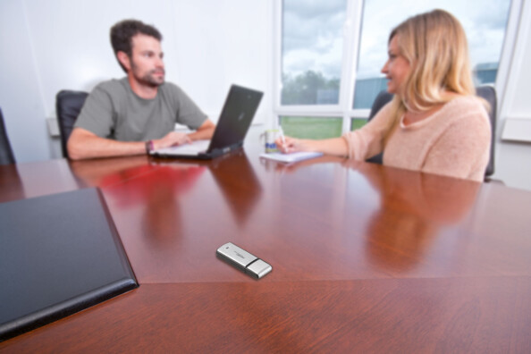 Enregistreur vocal & clé USB 8 Go avec fonction VOX REC-200 V2