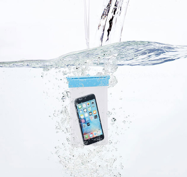 smartphone protégé par pochette etanche somikon