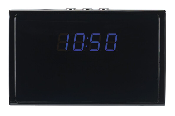 horloge avec camera espion posée sur bureau