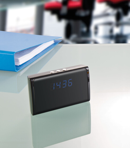 télécommande de la caméra cachée dans reveil digital actacam