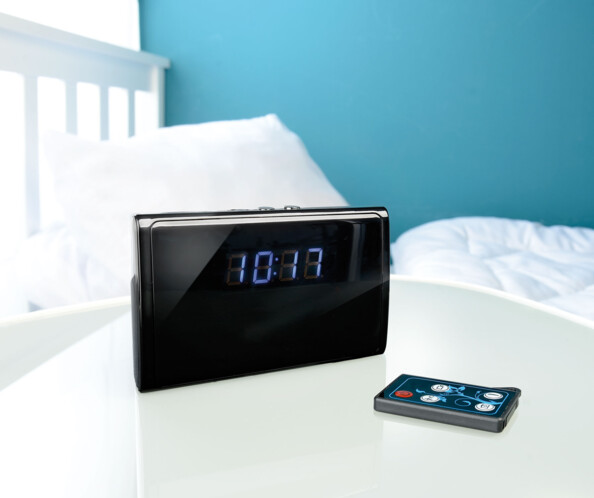 Horloge de table LED avec caméra Full HD intégrée