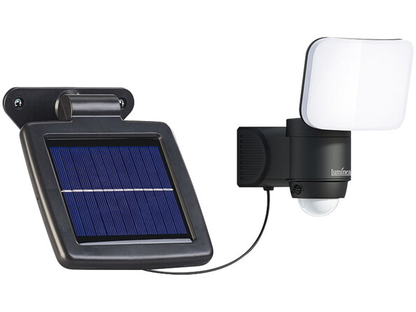 projecteur LED solaire est équipé d'un détecteur de mouvement à PIR pour s'allumer automatiquement dès que quelqu'un s'approche