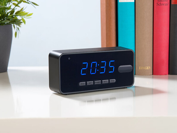 Réveil numérique & caméra Full HD intégrée avec vision nocturne et détecteur de mouvement PIR