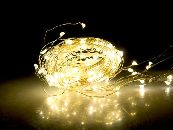 Rideau lumineux Lunartec avec LED blanches enroulé.