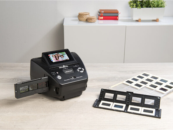 Scanner autonome 20 Mpx pour photos, diapositives et négatifs SD-2000. Résolution numérisation vidéo : 2850 dpi, photo : 550 dpi