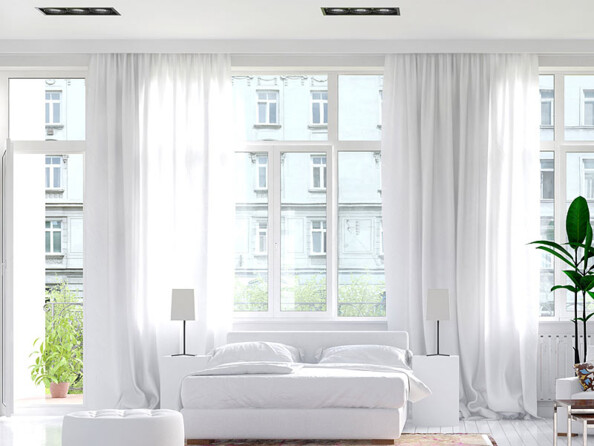 Rideau suspendu à la tringle de rideau motorisées Carlo Milano.