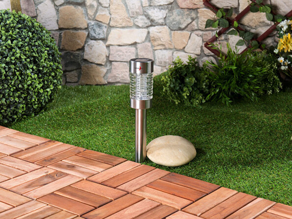 4 bornes solaires à LED RVB télécommandées "Style"