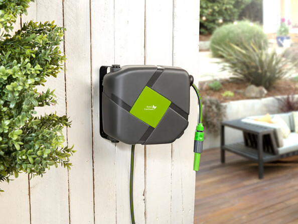 enrouleur devidoir mural pour tuyau d'arrosage avec pistolet d'arrosage et tuyau 10m integré royal gardineer