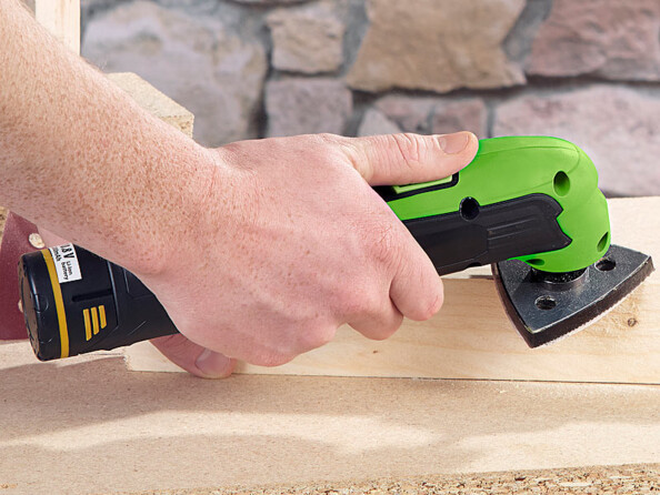 Outil multifonction 10.8 V AGT et 37 accessoires