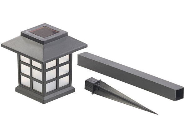 Borne solaire avec son piquet