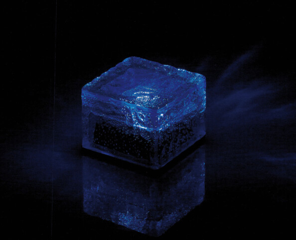 Pavé solaire à LED RVB avec capteur de luminosité couleur bleu