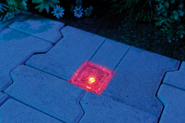 Pavé solaire à LED RVB avec capteur de luminosité exemple