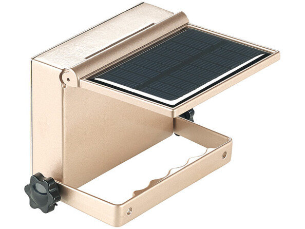 Projecteur solaire vue sur le panneau déplié