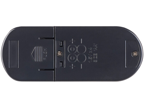 Vue du dessous du taille-crayon avec compartiment à piles et spécifications techniques