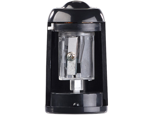 Vue de face sur les lames métalliques aiguise-crayon du taille-crayon électrique