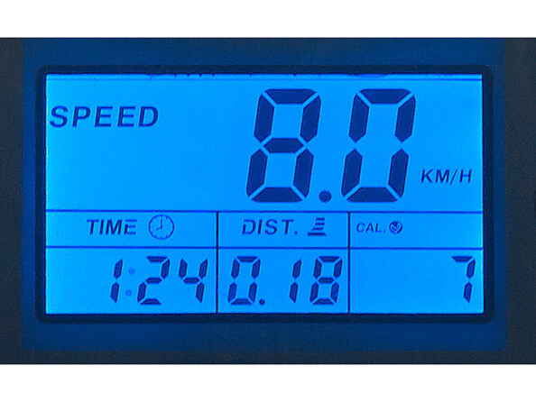 Ecran LCD du tapis de course avec toutes les données d'entrainement