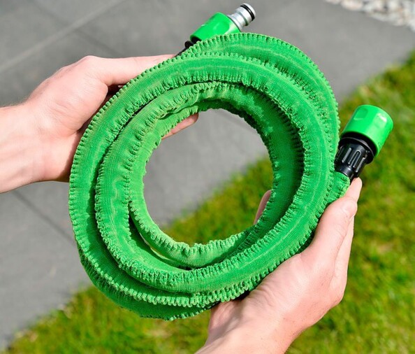 Tuyau d'arrosage extensible PRO.V2, 7 - 20 mètres. Mise en situation tuyau compressé