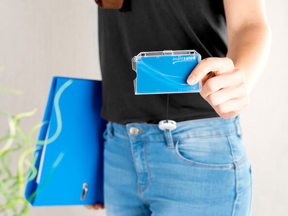 Porte-badges avec enrouleur mise en situation