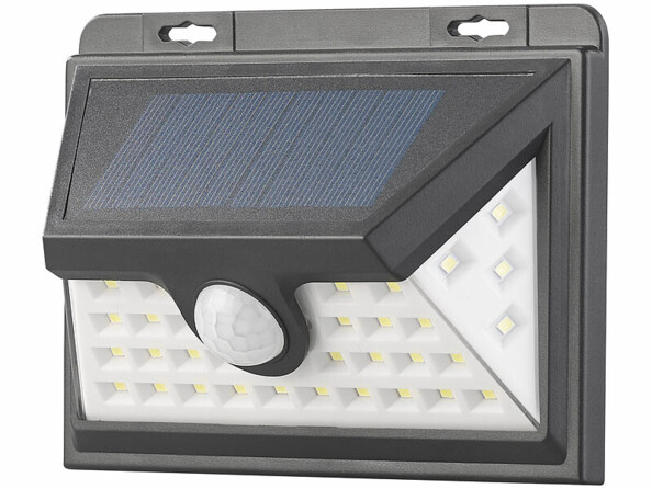 Projecteur LED rectangulaire avec partie lumineuse triangulaire avec crochets de fixation sur le dessus, panneau solaire en biais au-dessus de 36 LED blanc chaud et détecteur de mouvement PIR au centre du luminaire