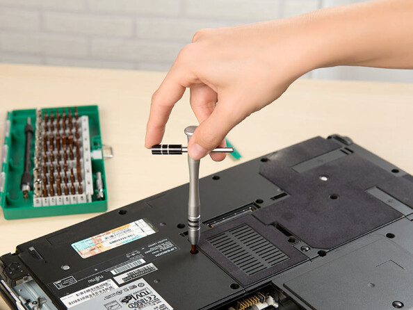 le coffret de vissage comprend 5 accessoires pratiques (rallonges, raccord, manche ergonomique, etc.) qui vous permettent d'atteindre même les vis difficilement accessible ou de travailler avec une visseuse électrique