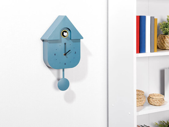 Horloge à quartz format coucou. Design simple et épuré