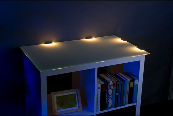 pinces eclairantes led pour etageres en verre et vitrines avec led couleur rvb avec telecommande