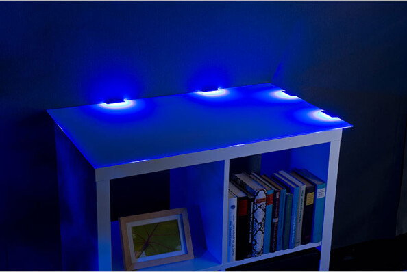 Dispositif d'éclairage pour vitrine - 4 pinces et 12 LED - RVB