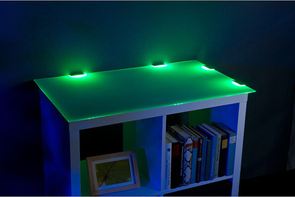 Dispositif d'éclairage pour vitrine - 4 pinces et 12 LED - RVB