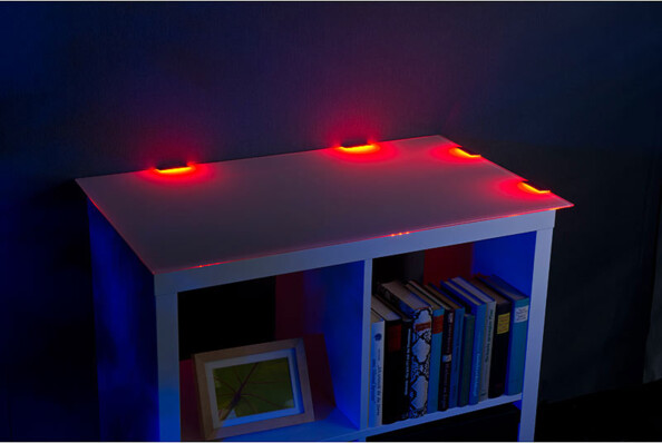 Dispositif d'éclairage pour vitrine - 4 pinces et 12 LED - RVB