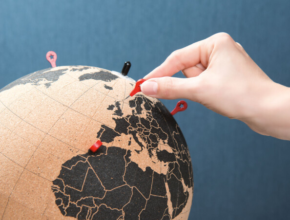 Mappemonde en liège avec mise en situation