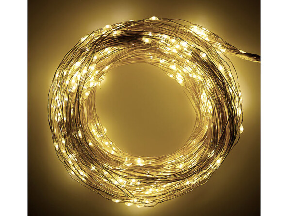 Guirlande lumineuse avec 700 LED par Lunartec couleur blanc chaud.