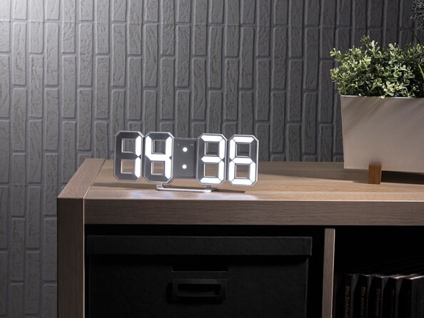 horloge lumineuse led design avec grands chiffres numeriques à poser ou fixer au mur