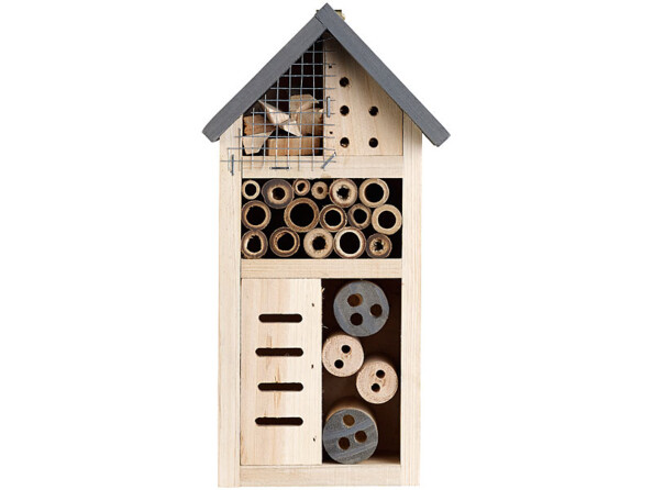 Hôtel à insectes en matériaux naturels