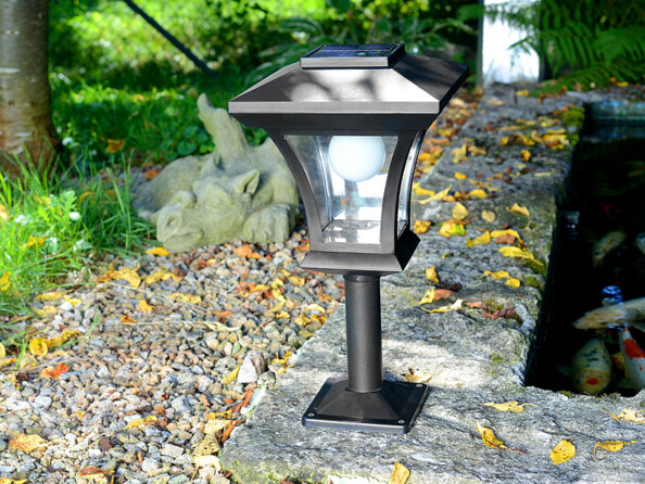 Lampe de jardin solaire à LED sur pied (Reconditionné)