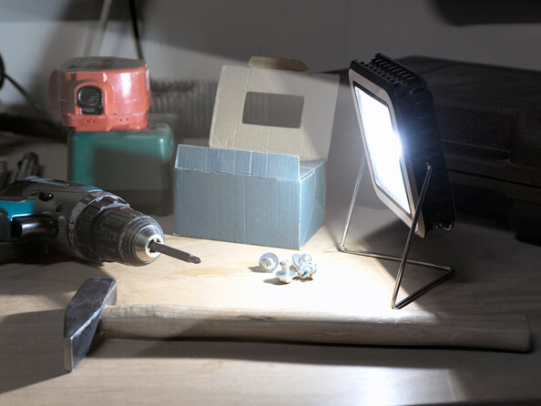 Mise en situation du projecteur LED solaire AL-315 par Lunartec.
