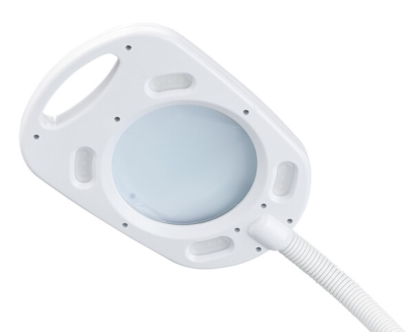 Zoom sur la tête de la lampe avec loupe ronde au centre et LED 450 lm situées autour avec col de cygne flexible et poignée pratique pour orientation optimale