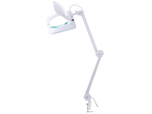 Lampe-loupe. Grossissement : 75%