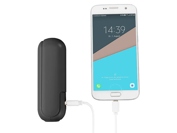 Mise en situation mini ventilateur de poche 3 en 1 de la marque Pearl.