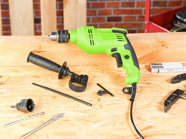 perceuse a percussion filaire 550w avec poignéee foret cle a mandrin mallette sbm-550 agt pro