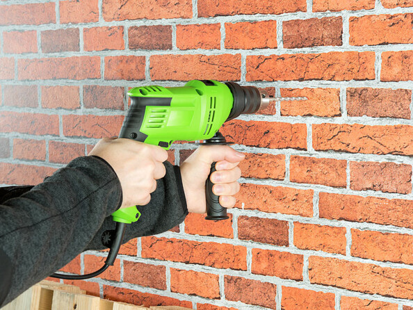 Perceuse à Percussion filaire pour les travaux sur l'acier, le béton, la maçonnerie et le bois