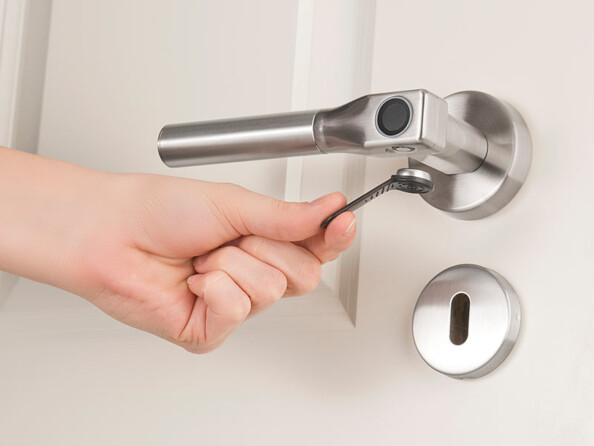 Serrure connectée din gauche mise en situation.