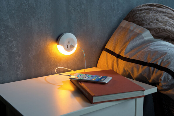 veilleuse led avec detecteur d'obscurité et 2 chargeurs usb lunartec