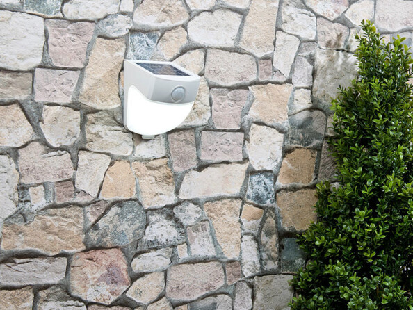 applique veuilleuse murale etanche pluie avec chargeur solaire pour muret exterieur lunartec blanc