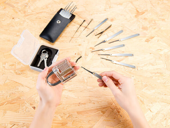 Kit de 17 accessoires de crochetage avec serrure à cylindre transparente pour s'entraîner et comprendre le fonctionnement