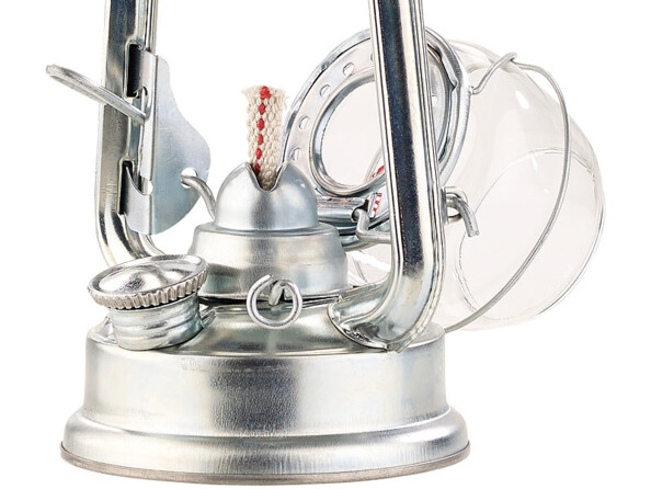 Vue rapprochée de la mèche dans son support avec verre de protection retiré pour allumage