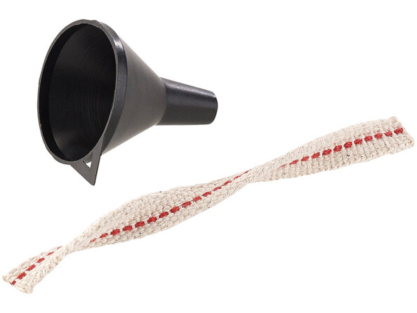 Entonnoir noir pour remplissage de pétrole et mèche blanche et rouge pour combustion