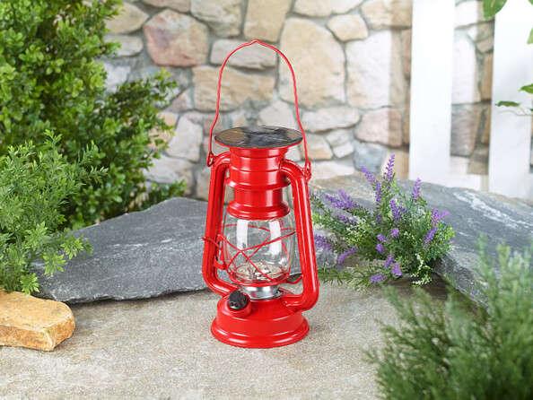Source de lumière, mais aussi source d'inspiration.Lampe-tempête solaire décorative à LED 40 lm / 1,5 W / 23 cm Lunartec