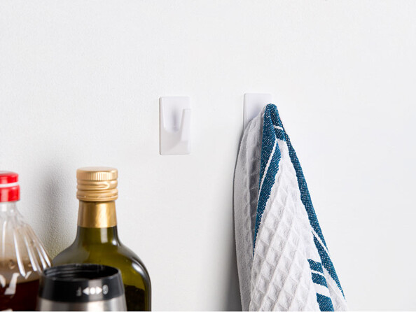 Crochets adhésifs multiusages en plastique mise en situation